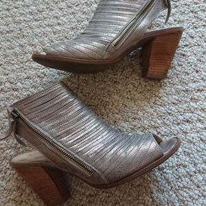 Paul Green Silver Metallic 'Cayanne' Leather Peep Toe Sandals size 8